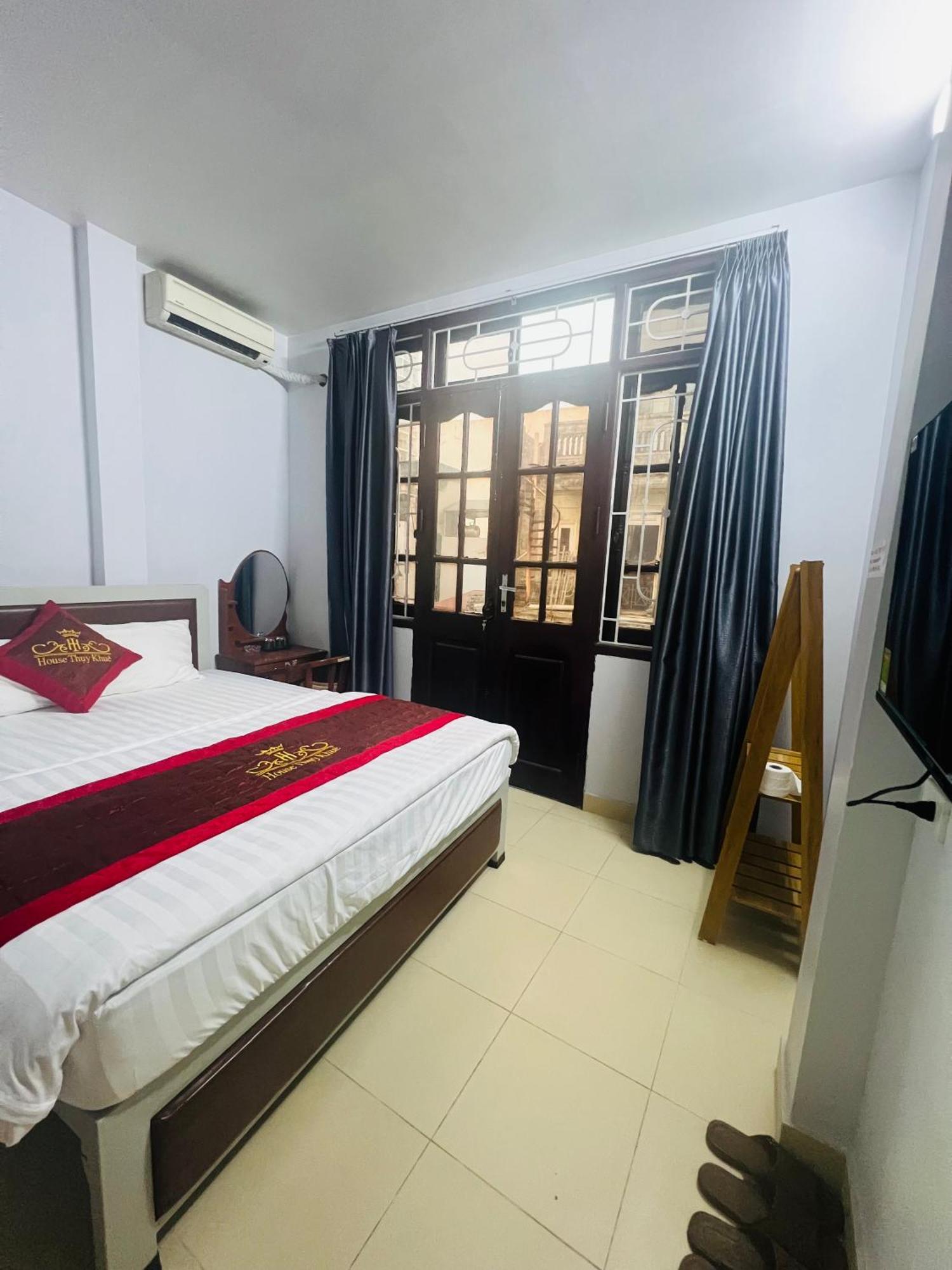 Bed & Breakfast Khach San Ho Tay House Thuy Khue Hà Nội