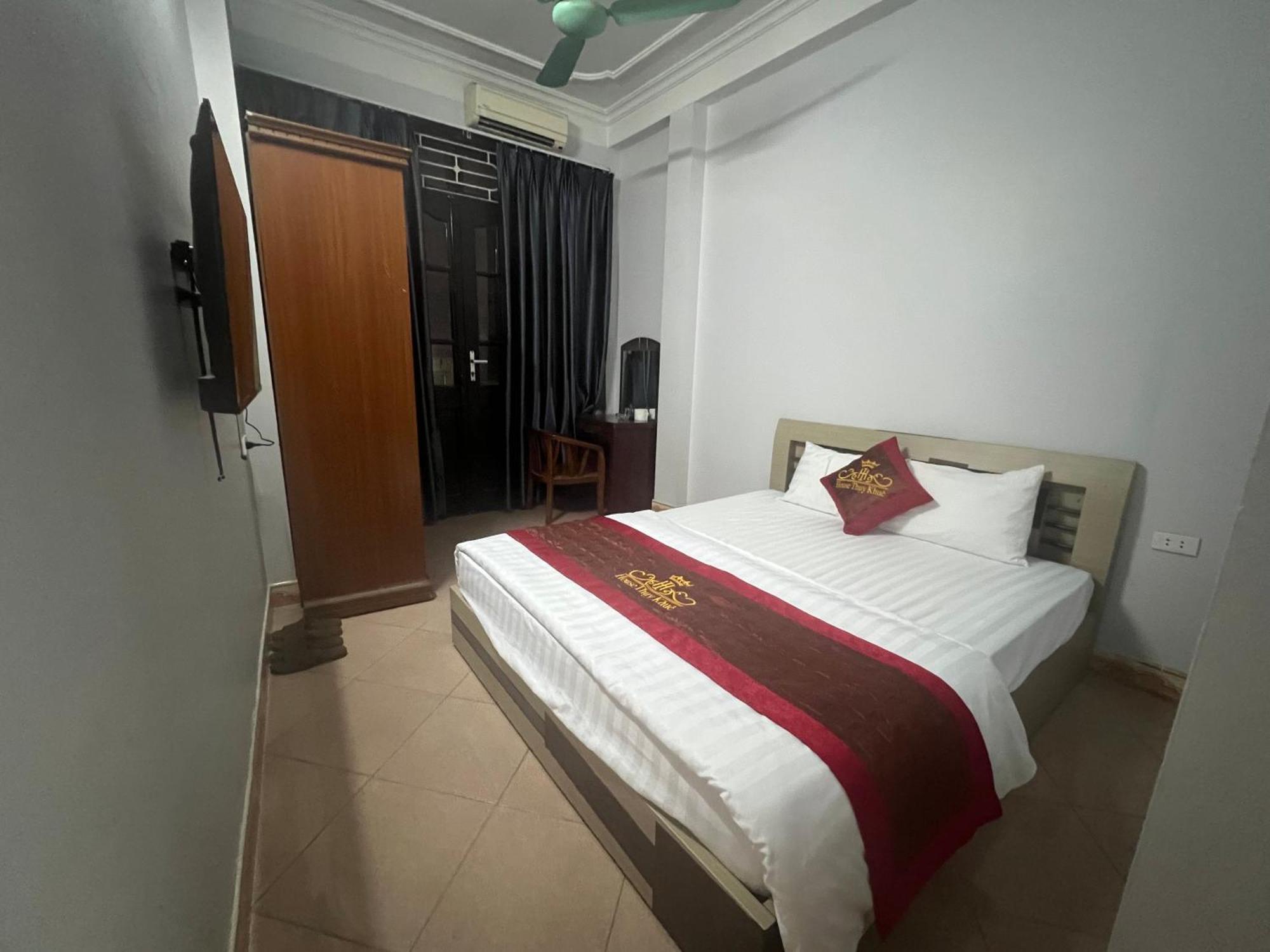 Khach San Ho Tay House Thuy Khue Bed & Breakfast