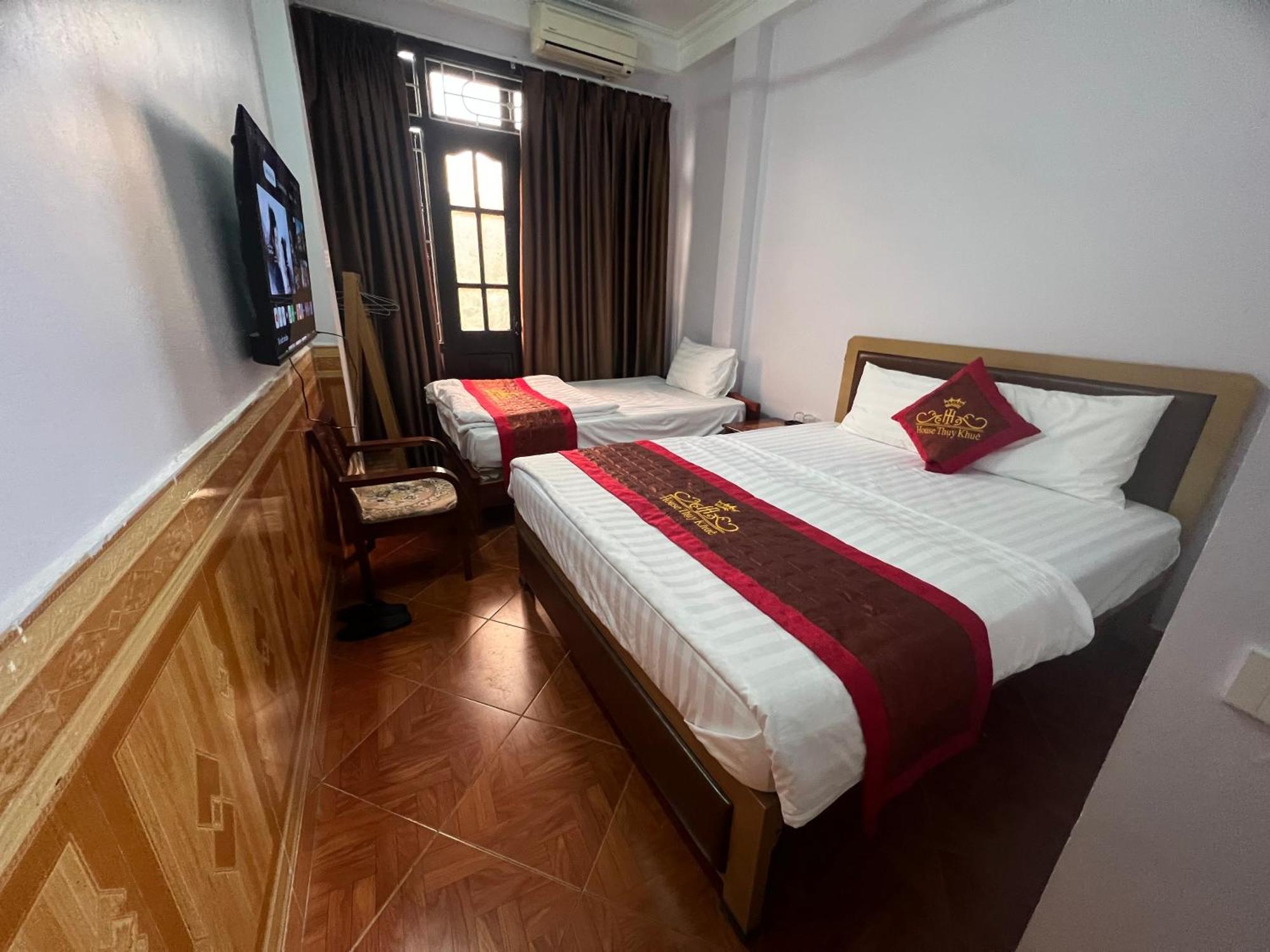 Bed & Breakfast Khach San Ho Tay House Thuy Khue