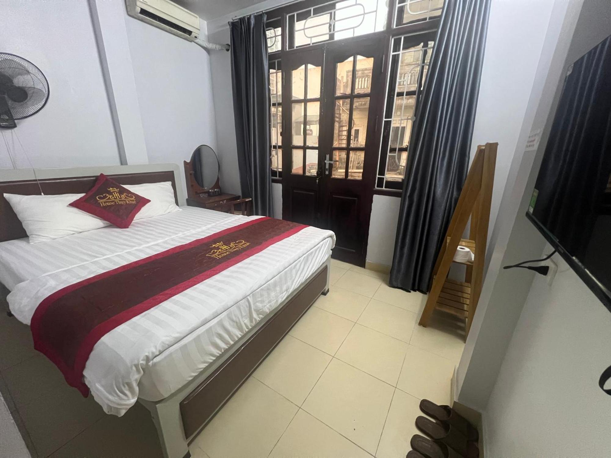 Bed & Breakfast Khach San Ho Tay House Thuy Khue